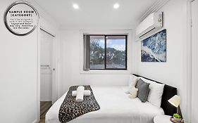 Luxe Double Ensuite Room - Centrally Located At Glenfield